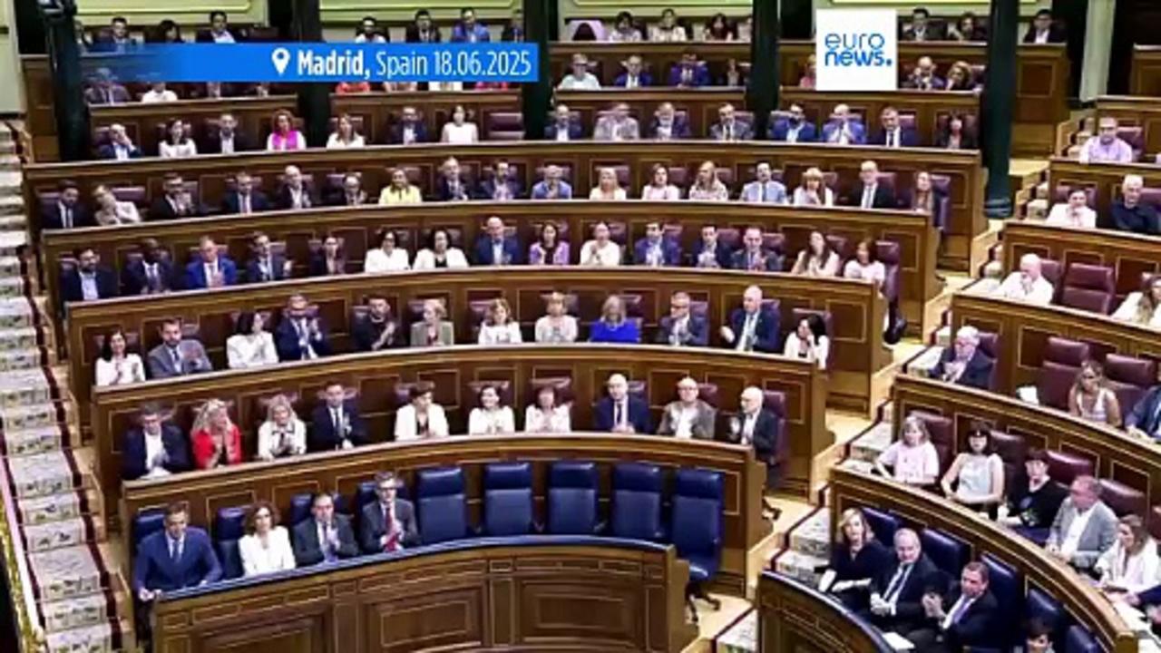 Chaos erupts as Sánchez, Feijóo trade corruption allegations in parliamentary session