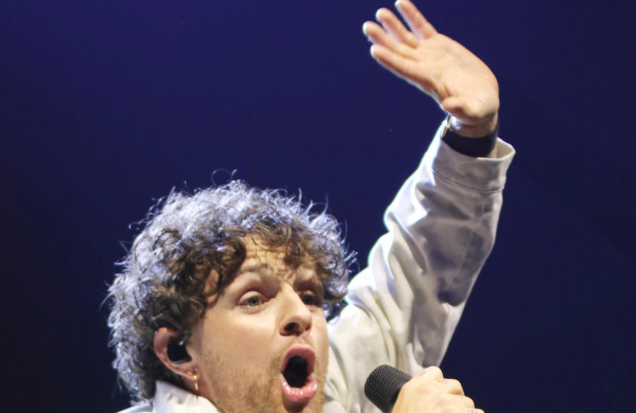 Tom Grennan has undergone surgery to remove metal plates from his jaw