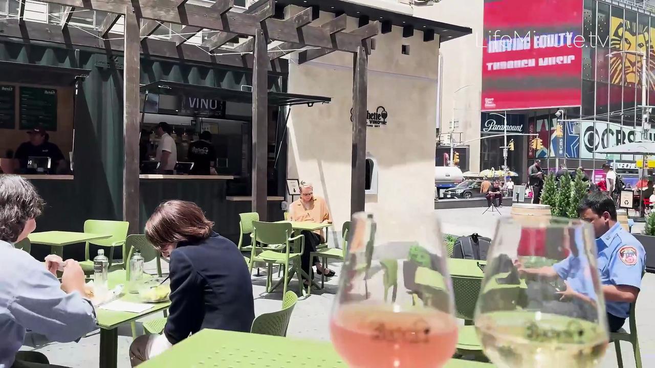 Florentine Wine Window Comes to Times Square