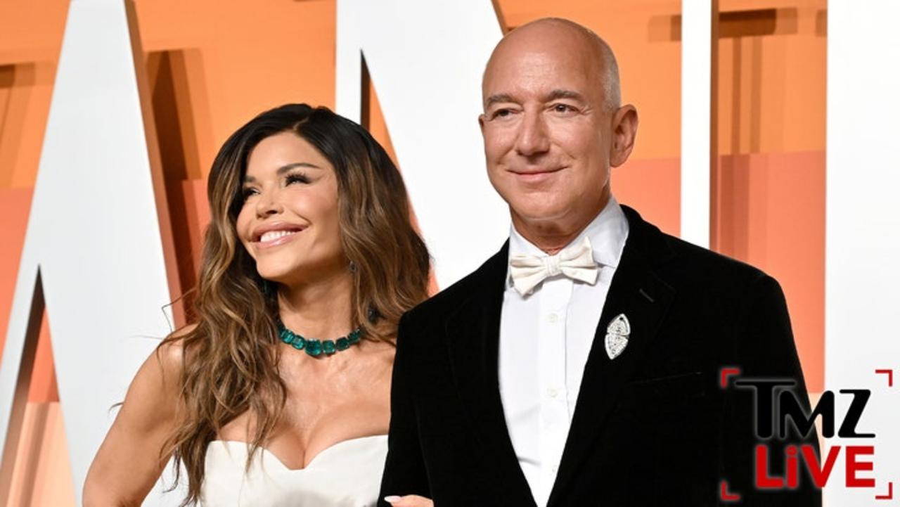 Lauren Sanchez, Jeff Bezos Arrive Into Venice, Waving To Onlookers | TMZ Live
