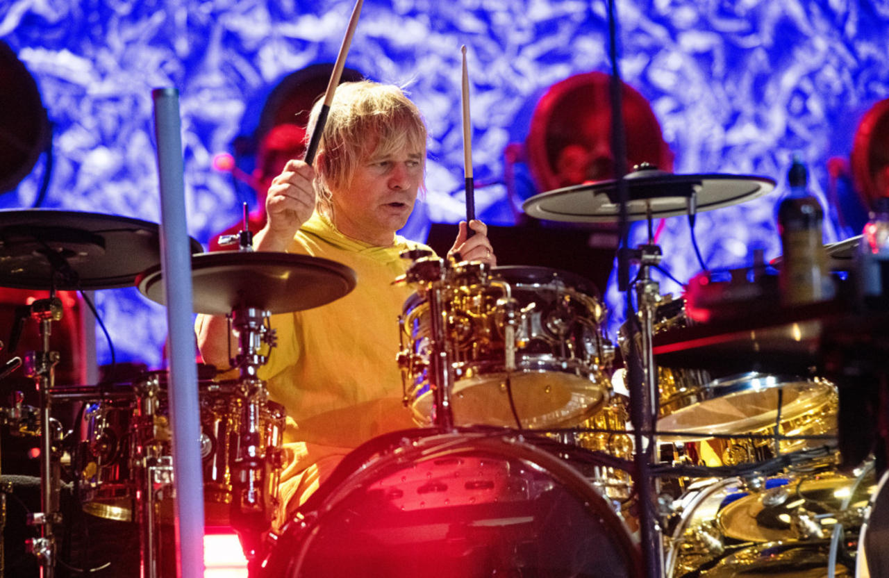 Zak Starkey gives stern advice to the new Oasis drummer