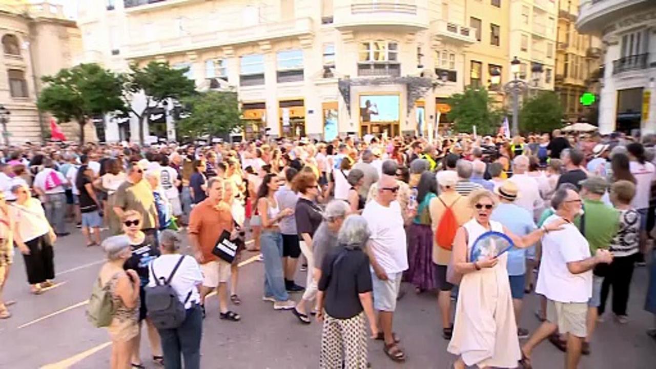 Protesters demand regional government resigns months after deadly Valencia floods