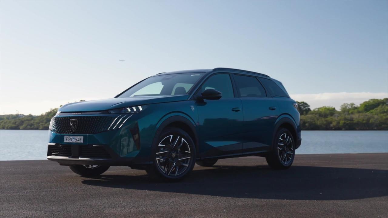 PEUGEOT 5008 GT Premium Hybrid SUV Design Preview in Blue