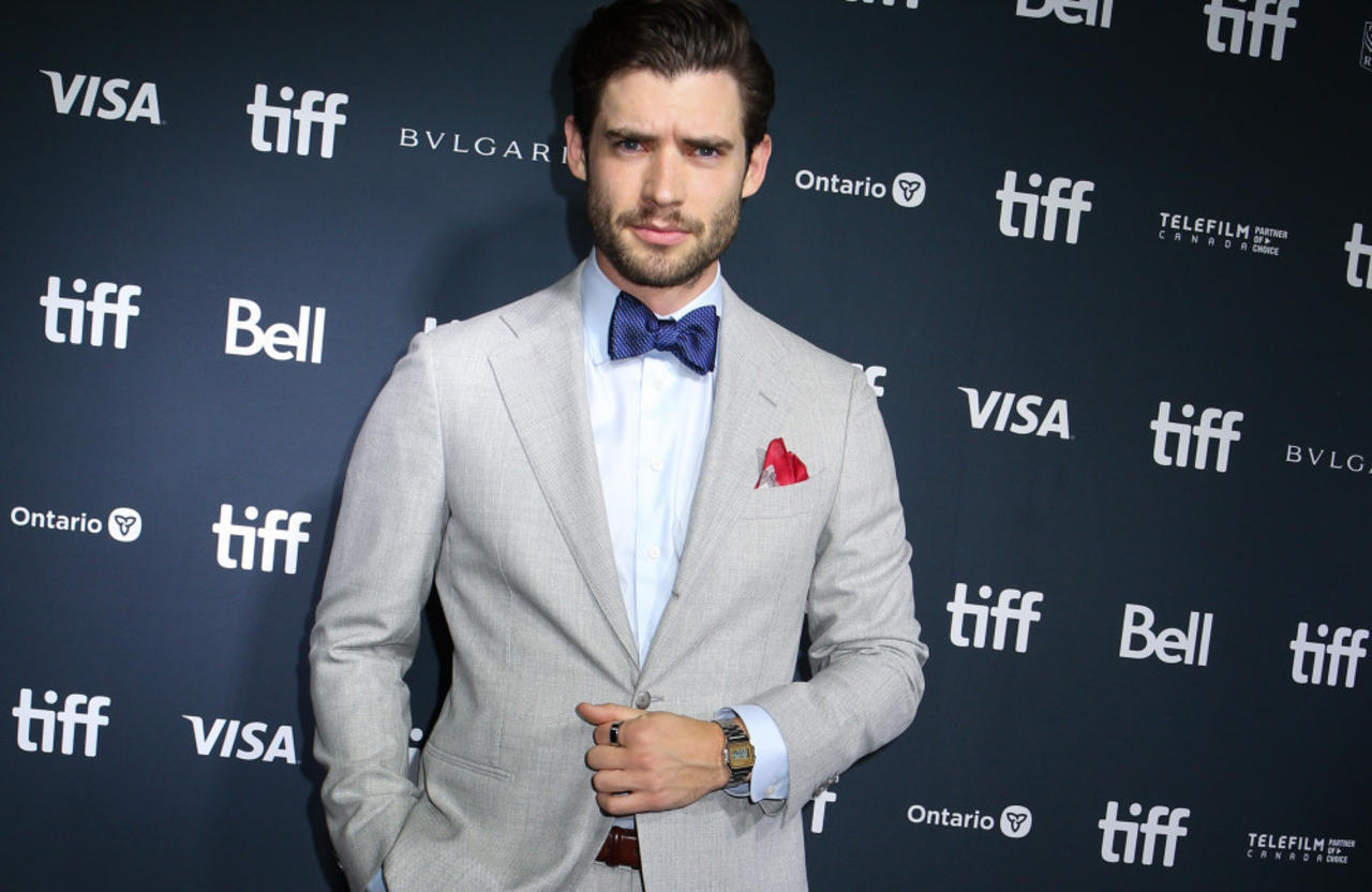 Superman star David Corenswet appreciates the words of encouragement he's received from Tyler Hoechlin and Henry Cavill