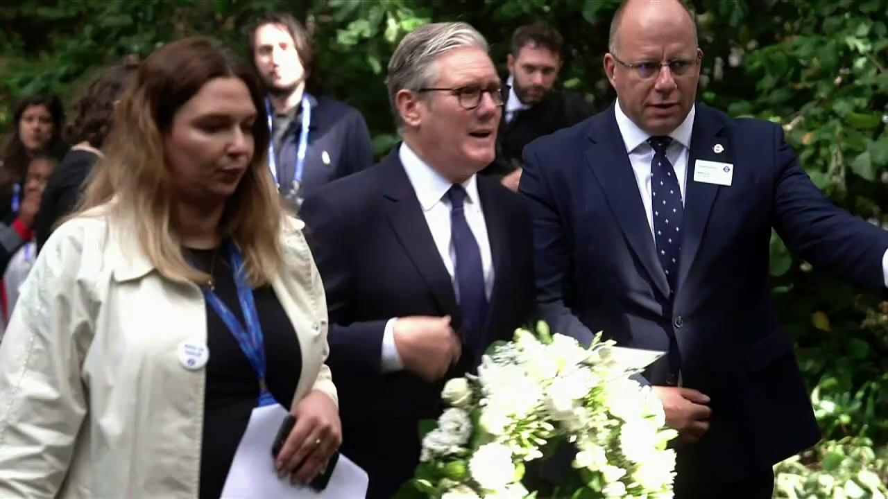 PM participates in minute's silence for 7/7 victims