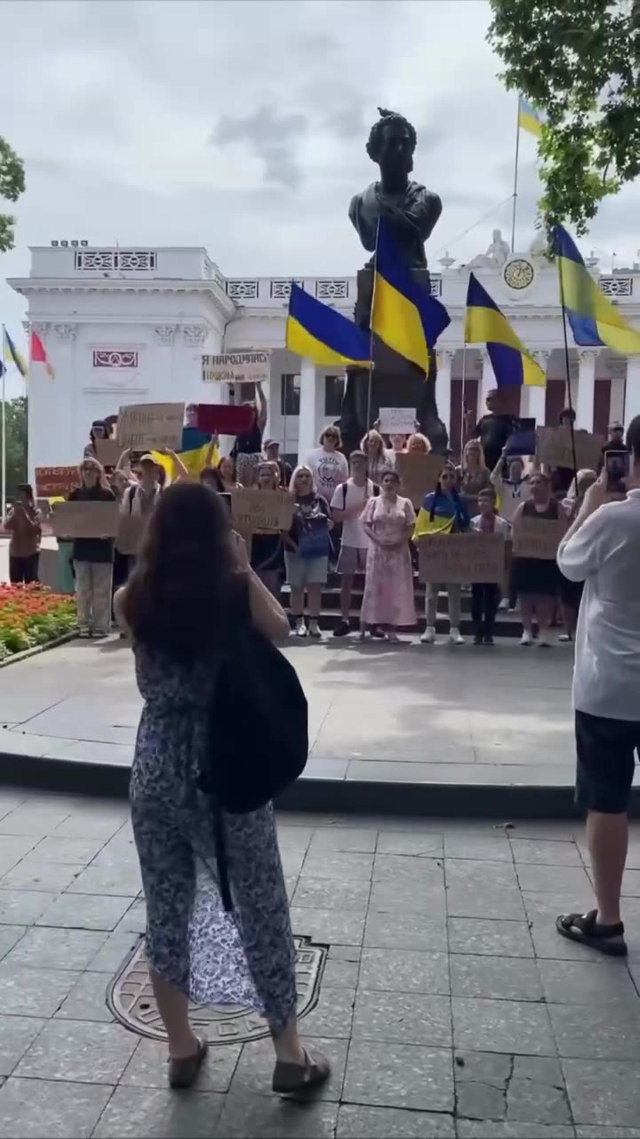 Pushkin Must Go — Tear Down the Genius! Put a Pig Statue Instead
