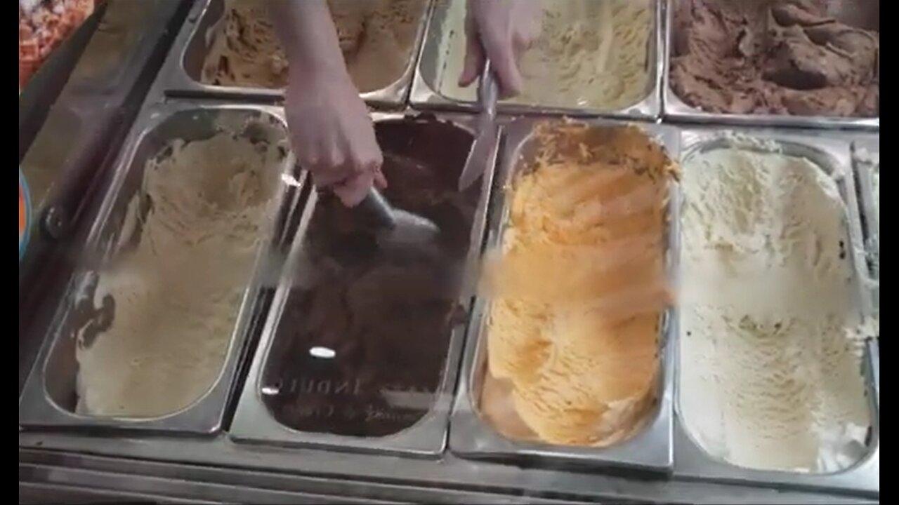Ice Cream Juggler In America and Shows Off Jaw-Dropping Skills