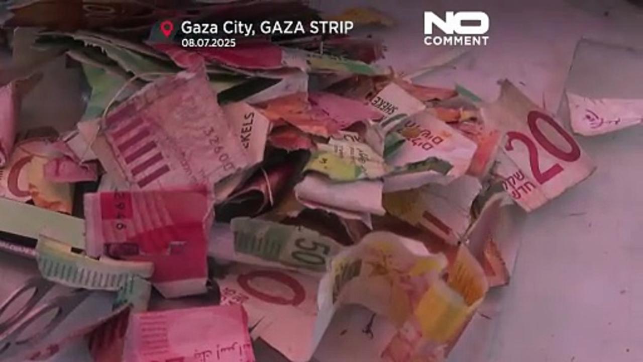 Cash shortage forces Gazans to pay high price for their own money