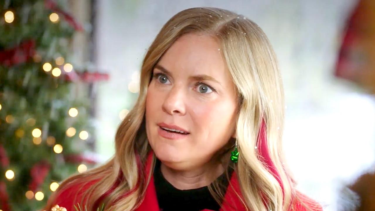 Sneak Peek at Hallmark’s Unwrapping Christmas: Olivia’s Reunion