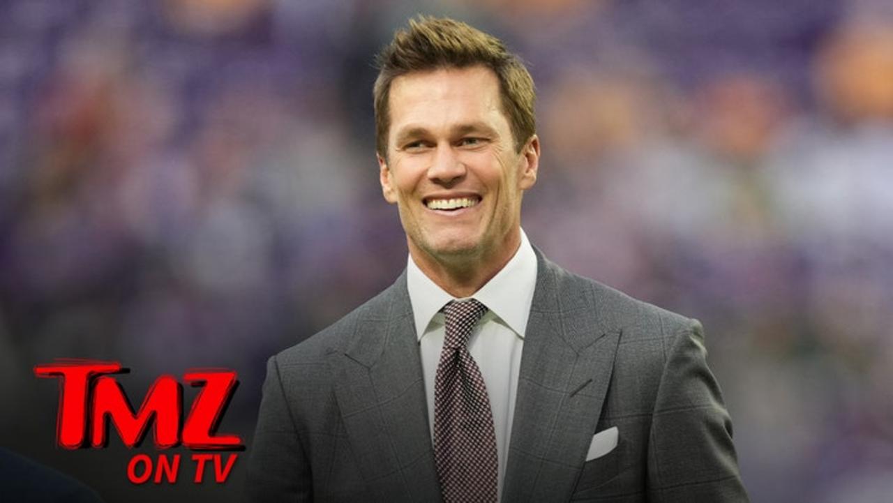 Tom Brady Rocks Hot Bod Solo on Yacht | TMZ TV