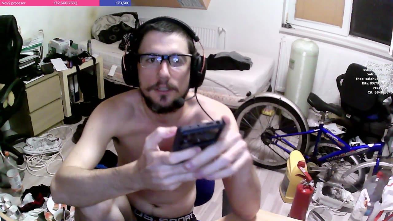 Řekni ahoj! Say hello! Sag hi!