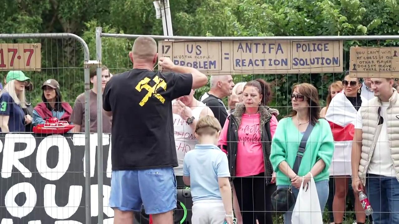 Tensions rise as protests held outside Epping hotel