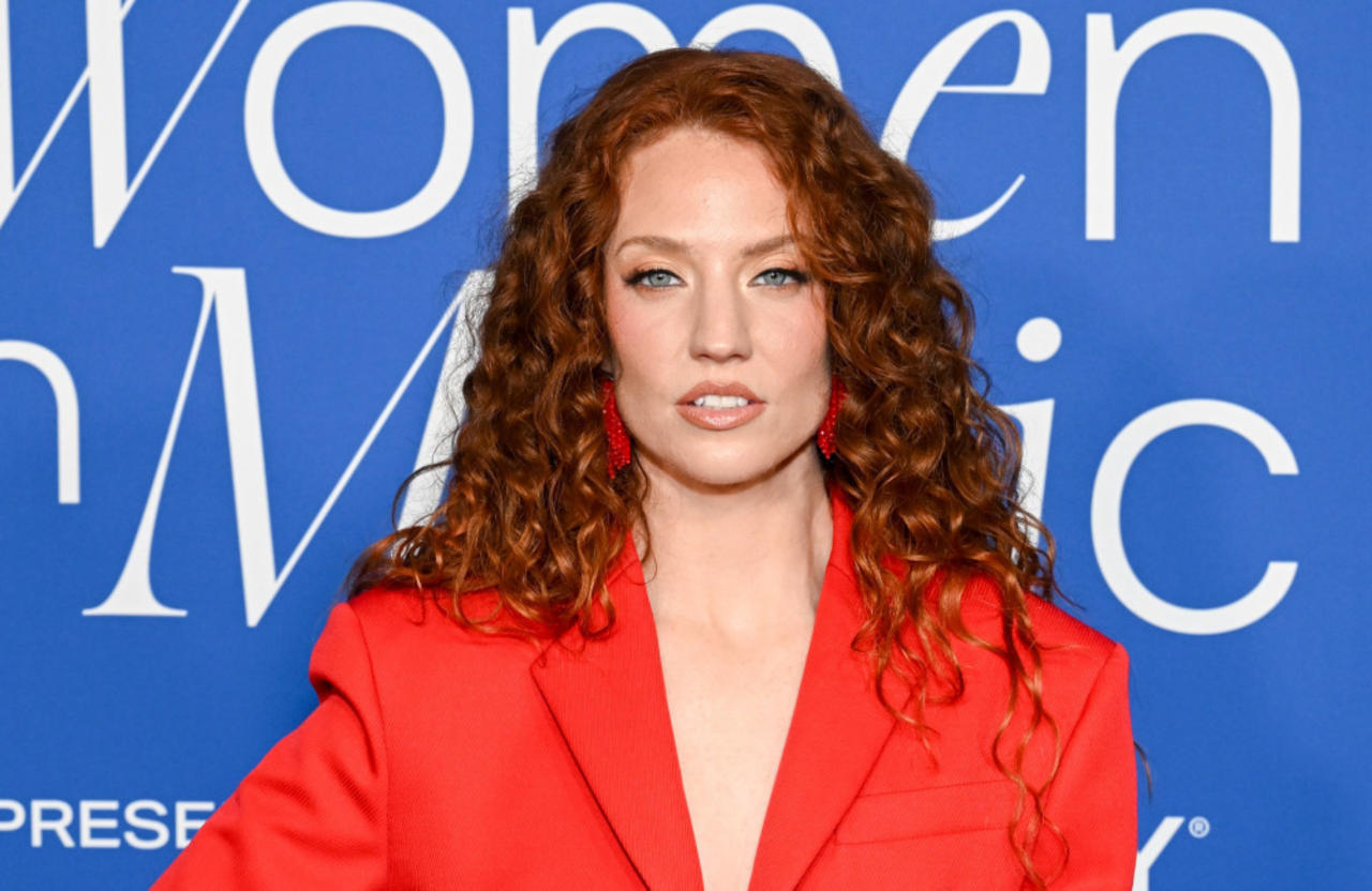 Jess Glynne slams The White House as 'sick' for using Jet2 Holidays trend in ICE deportations video