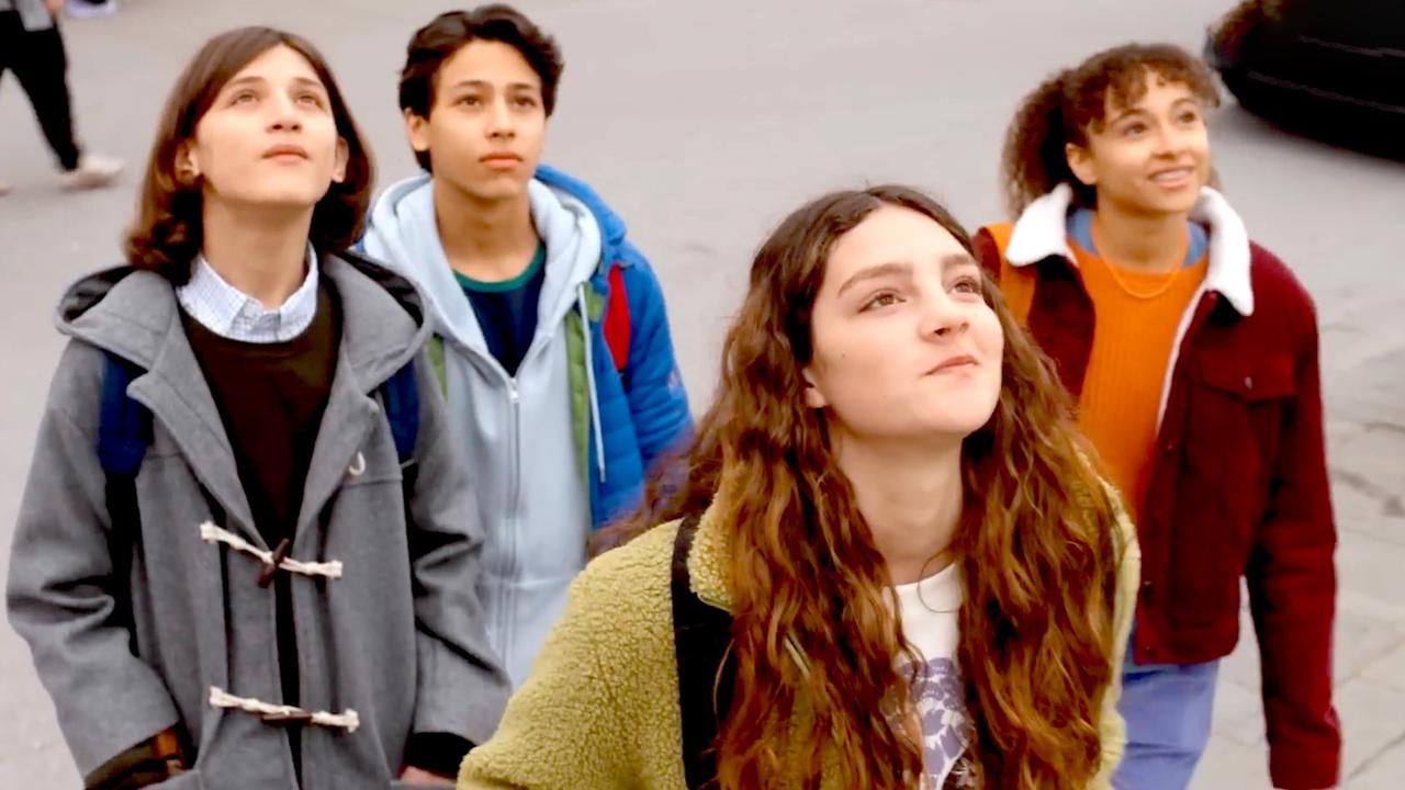 Official Trailer for Netflix’s RIV4LRIES