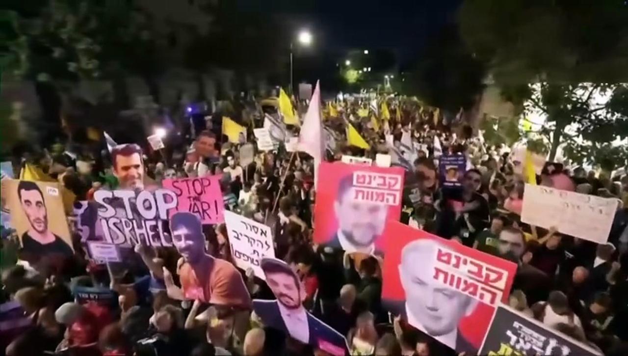 Police drag protesters from rails as Israelis rally for Gaza ceasefire