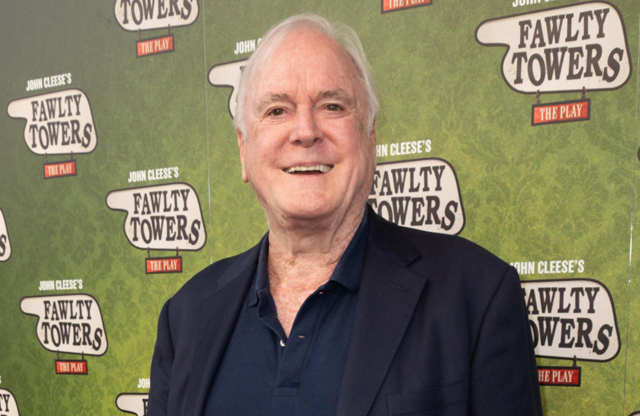 HWC Trading Stampa A4 Con Autografi Fawlty Towers – John Cleese E Cast – Regalo Da Collezione Per Fan Della Serie TV